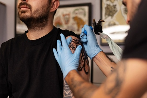 Biossegurança em Estúdios de Tatuagem
